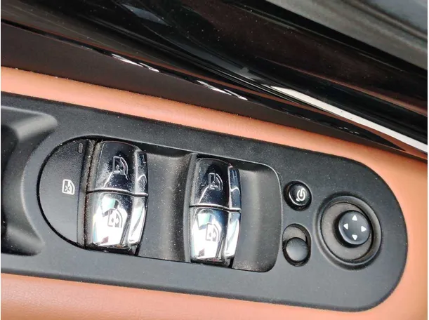 Car image 28