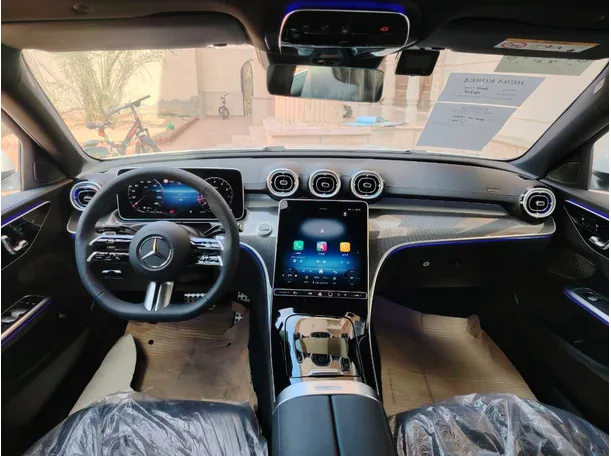 Car image 19