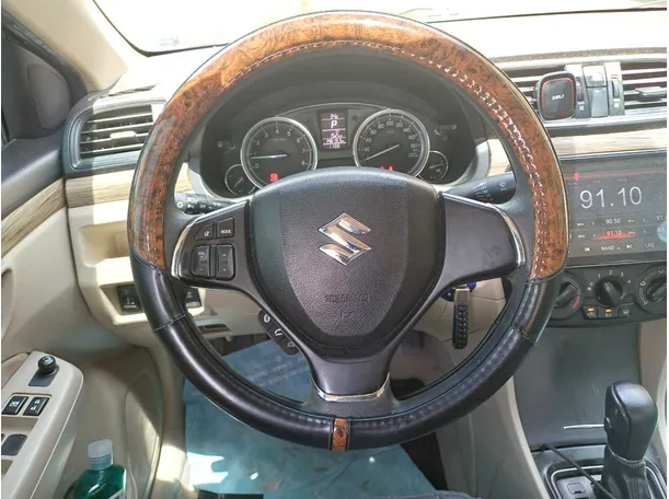 Car image 13