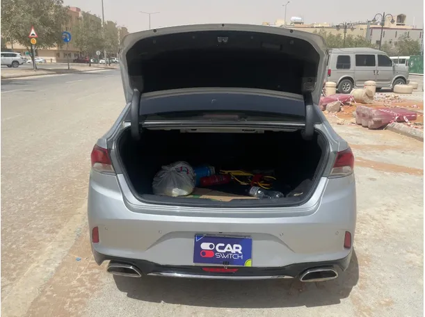 Car image 20