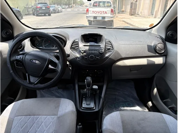 Car image 18