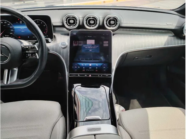 Car image 18