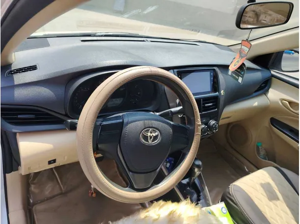 Car image 13