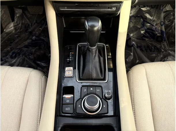 Car image 20