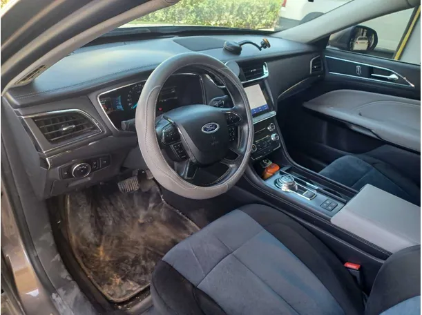 Car image 12