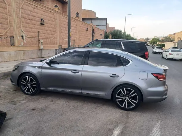Car image 7