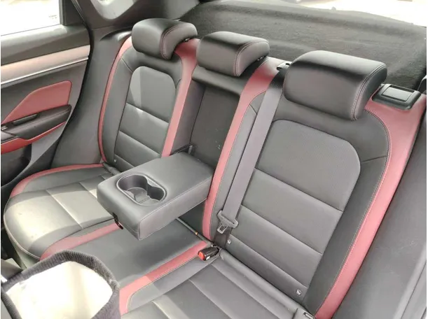 Car image 16
