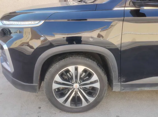 Car image 9