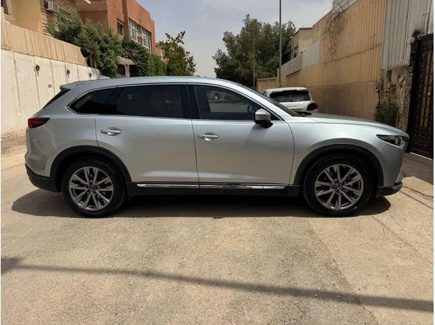 Car image 4