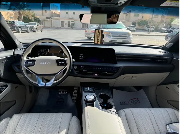 Car image 13
