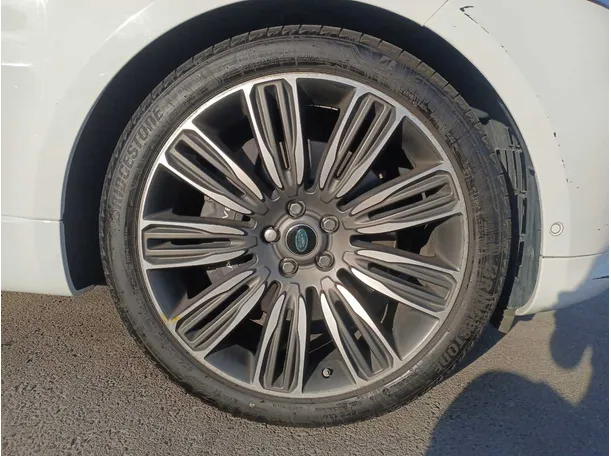 Car image 9