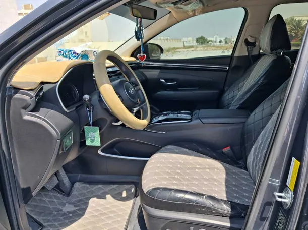 Car image 12