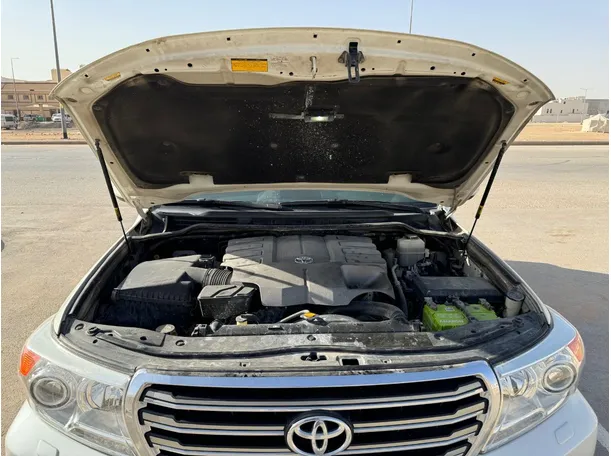 Car image 25