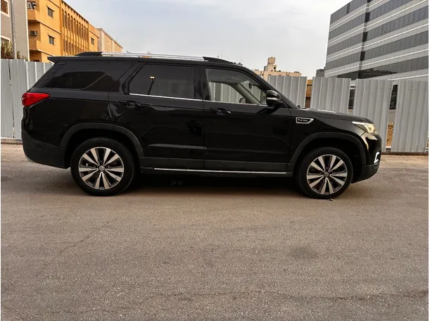 Car image 4