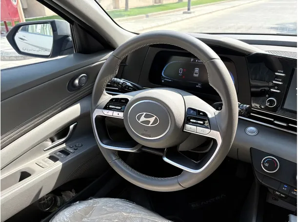 Car image 23