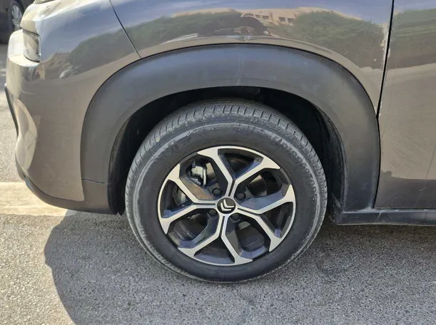 Car image 10