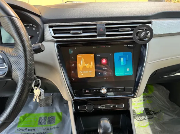 Car image 18