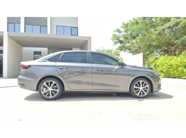 Car image 8