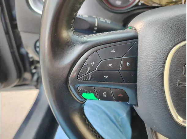 Car image 35