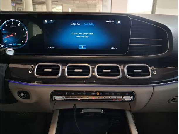 Car image 17