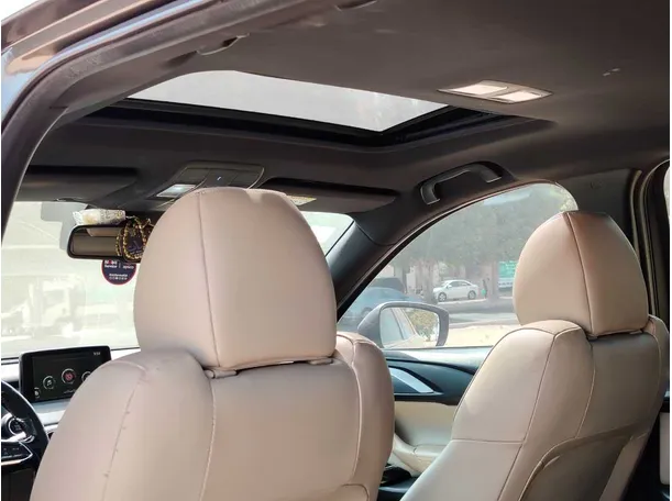 Car image 18