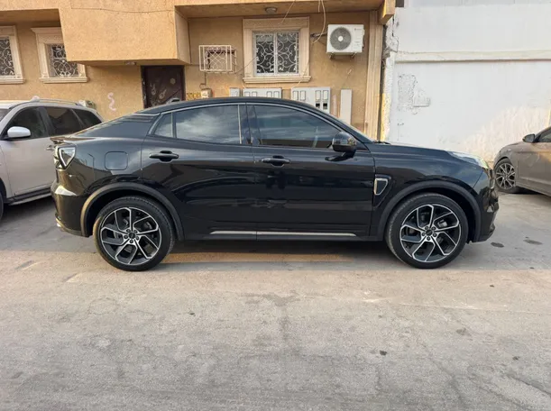 Car image 4