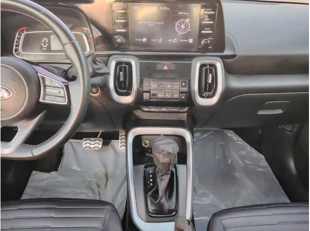 Car image 18