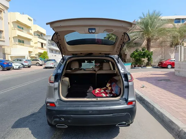 Car image 25