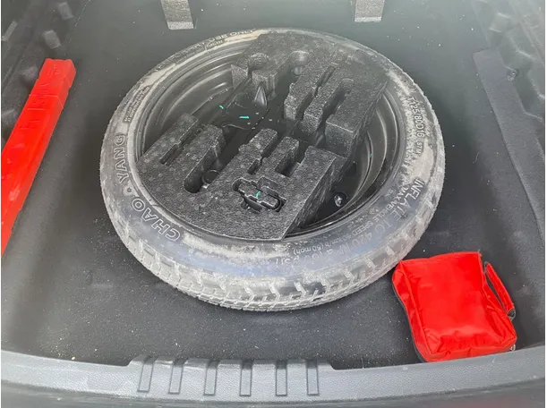 Car image 24