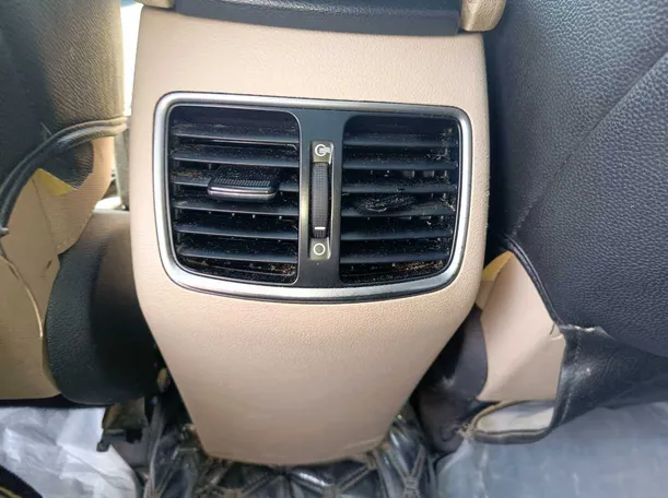 Car image 30