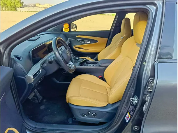 Car image 16