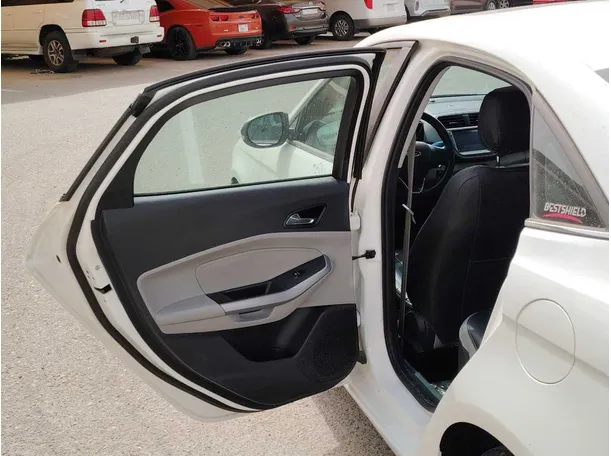 Car image 14