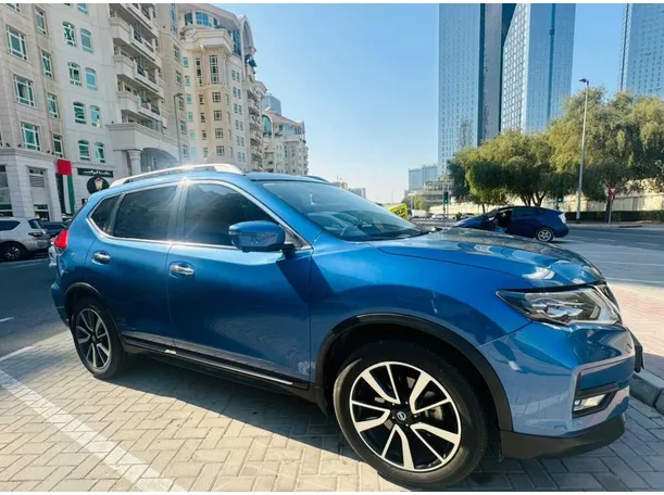 2022 نيسان اكس تريل في دبي