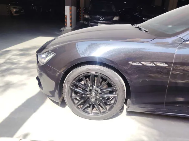 Car image 10
