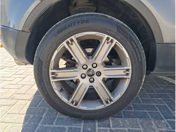 Car image 9