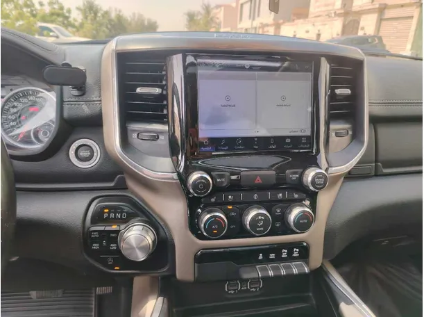 Car image 24
