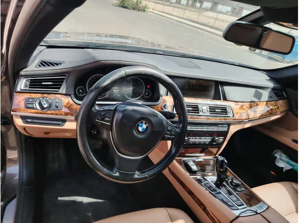 Car image 13