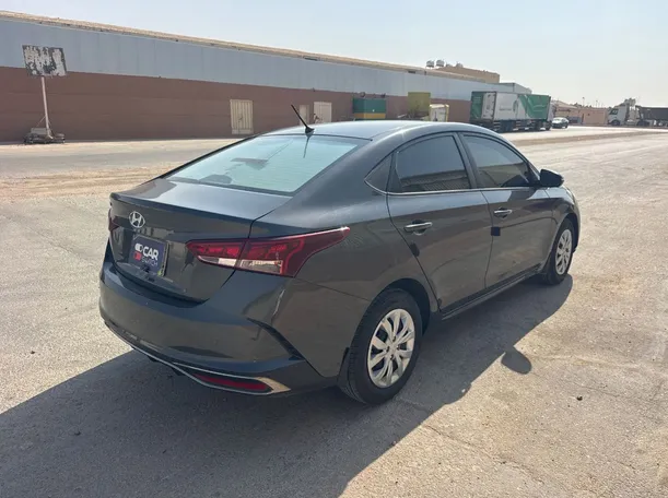 Car image 5