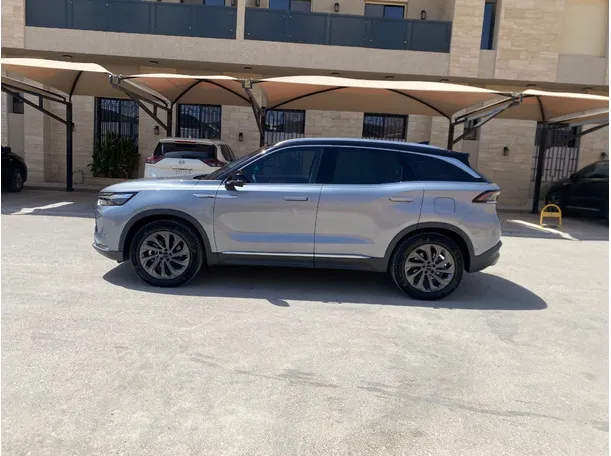 Car image 8