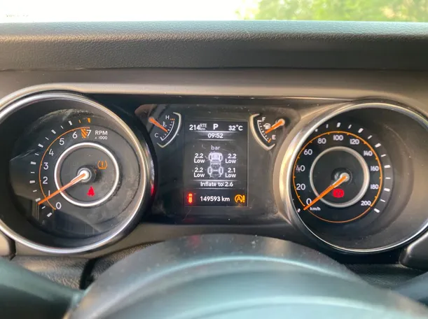 Car image 19