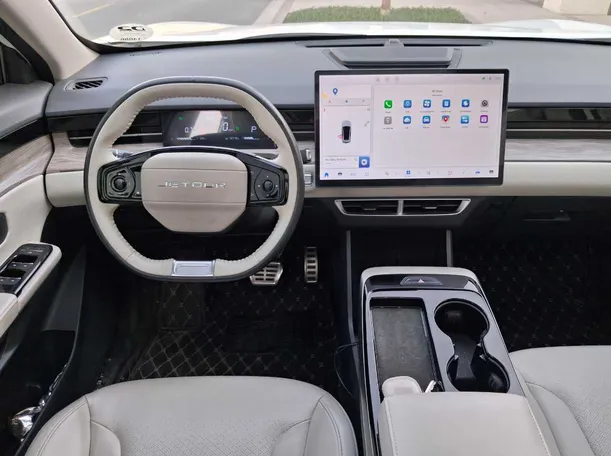 Car image 16