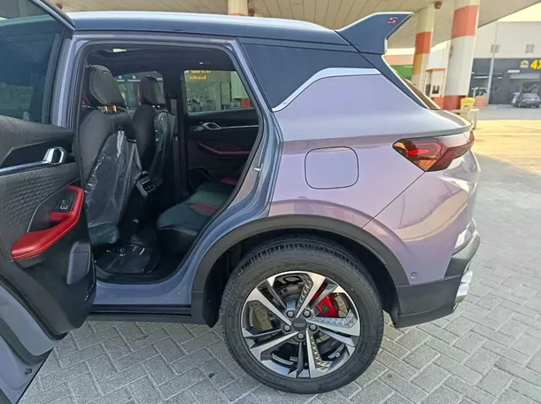 Car image 17