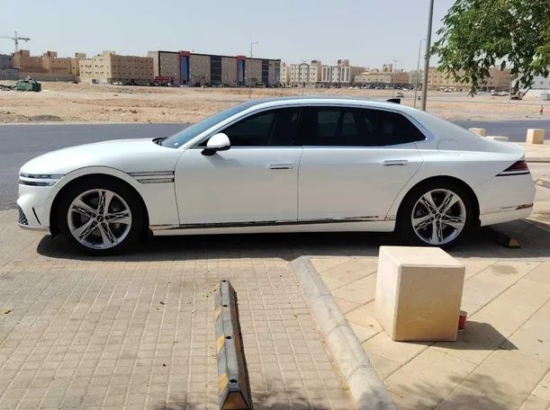 Car image 8