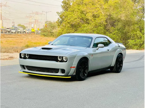 2021 دودج تشارجر في الإمارات