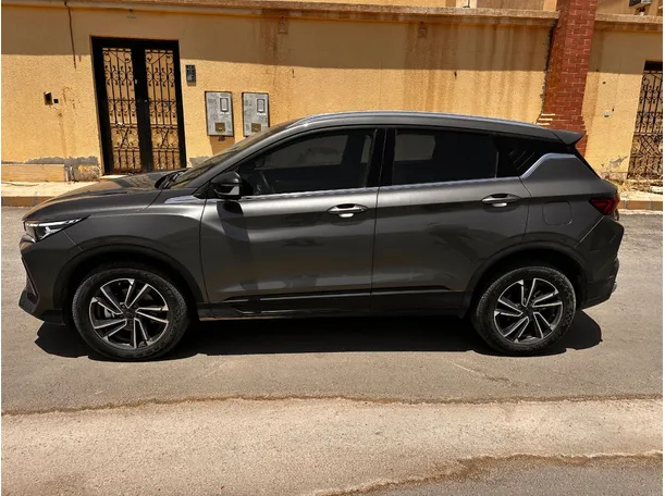 Car image 8