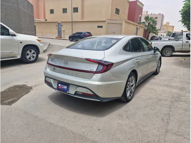 Car image 5