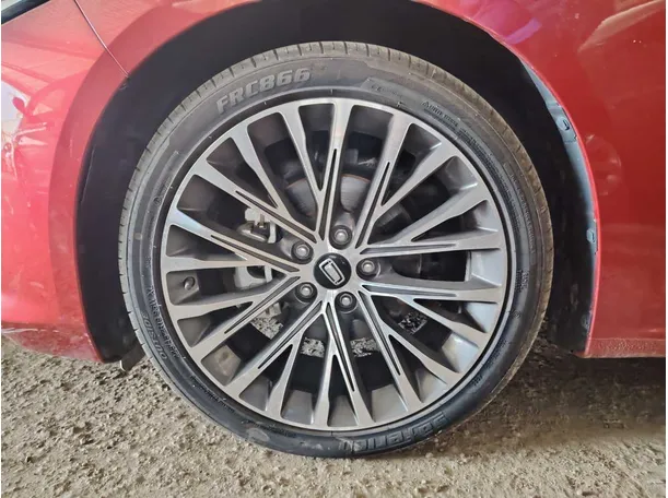 Car image 9
