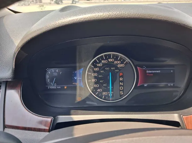 Car image 16