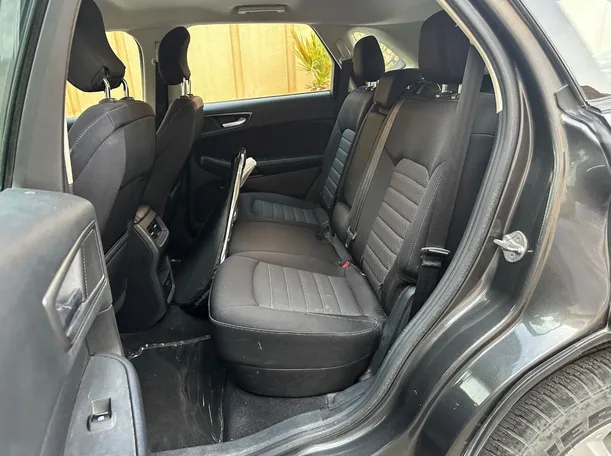 Car image 14