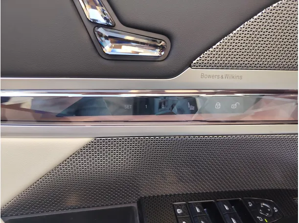 Car image 32